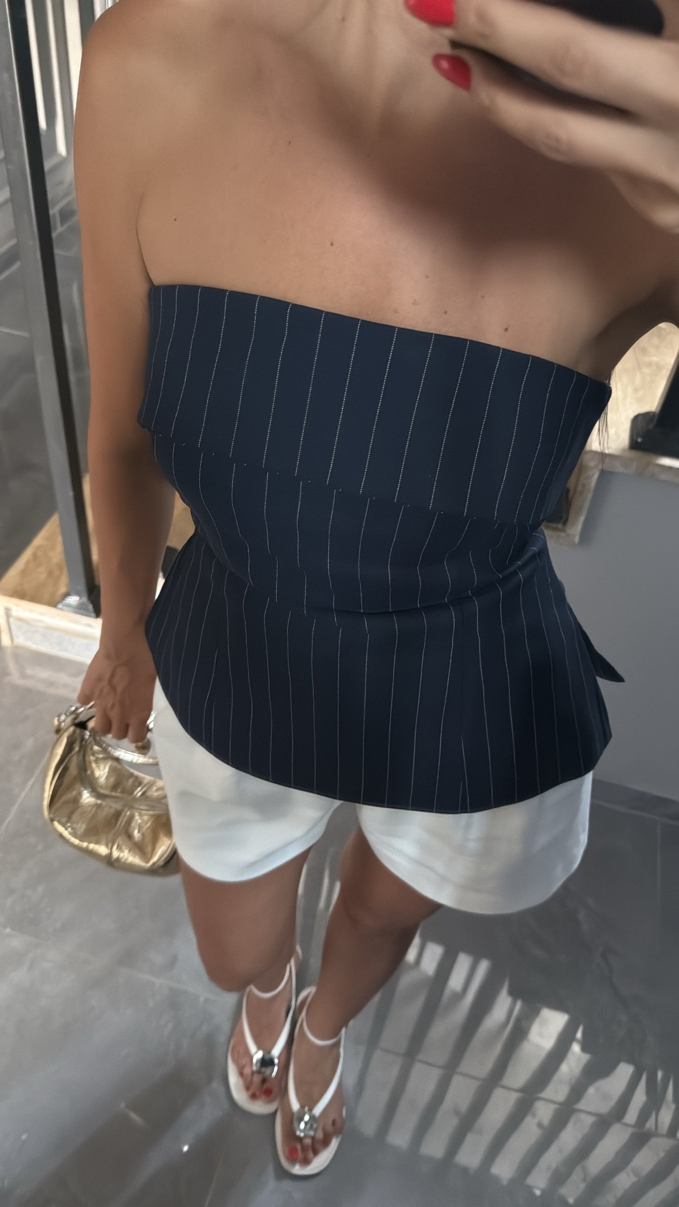 LACİVERT ÇİZGİLİ YAKASI KATLAMA DETAYLI STRAPLEZ BLUZ