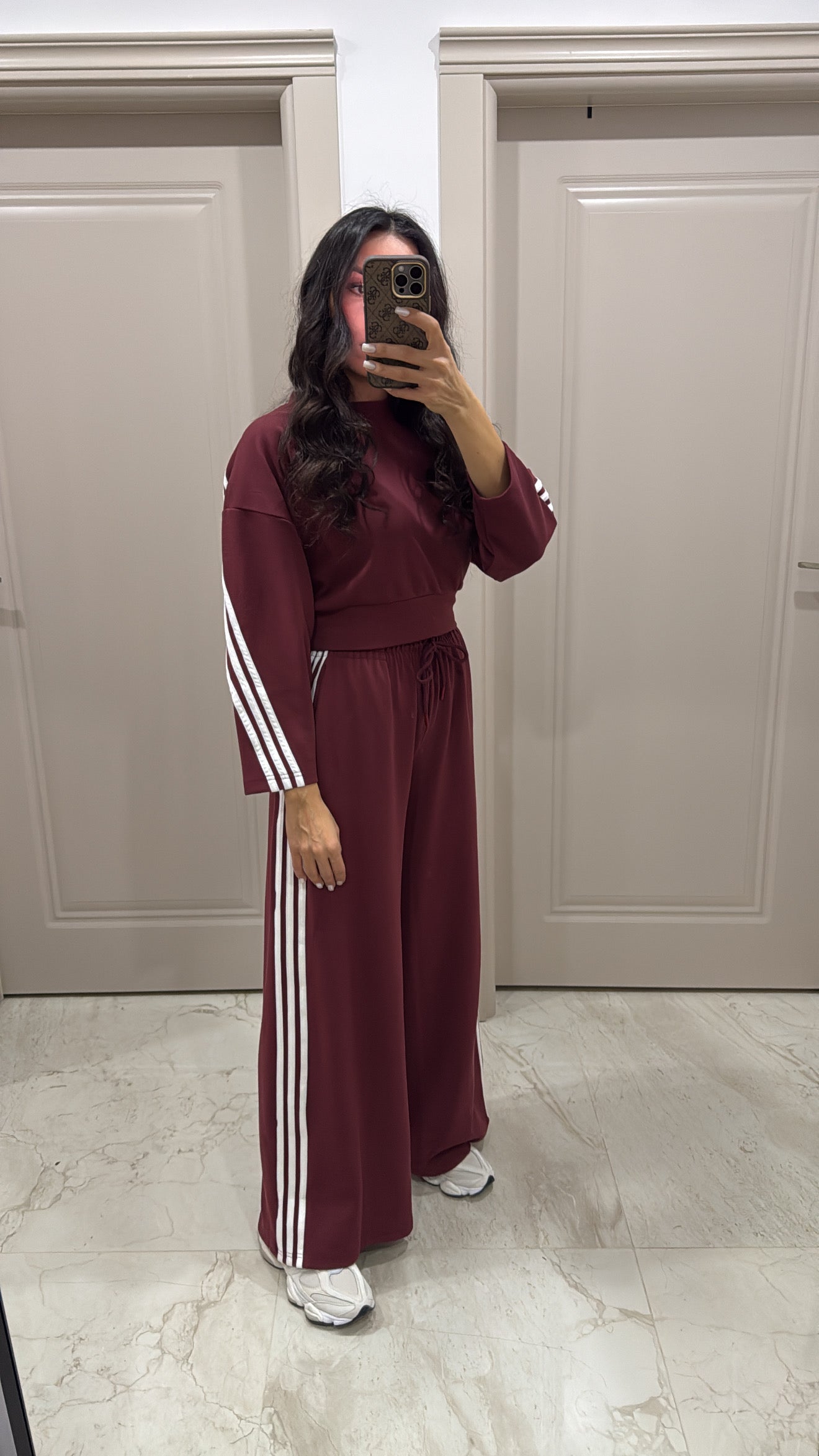 Marka Model Bordo Beyaz Çizgi Detaylı Takım
