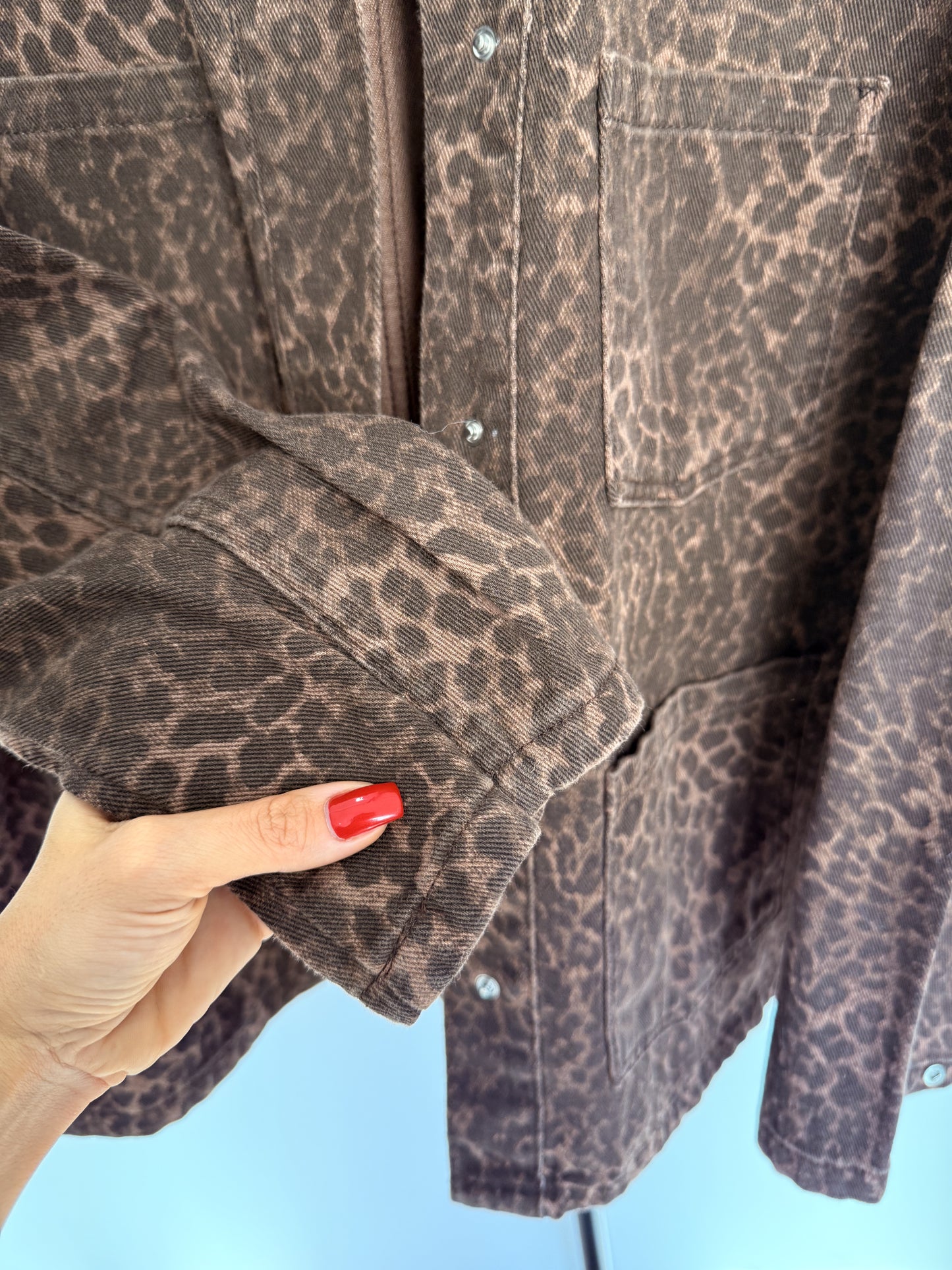 Dört Cepli Leopar Desenli Belden Kuşaklı Denim Ceket