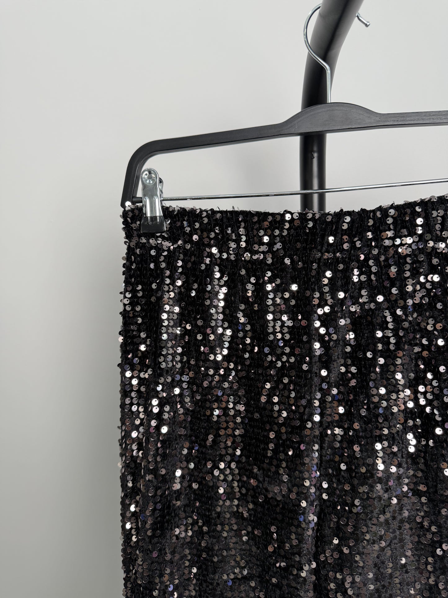 Beli Lastikli Siyah Pullu Pantolon