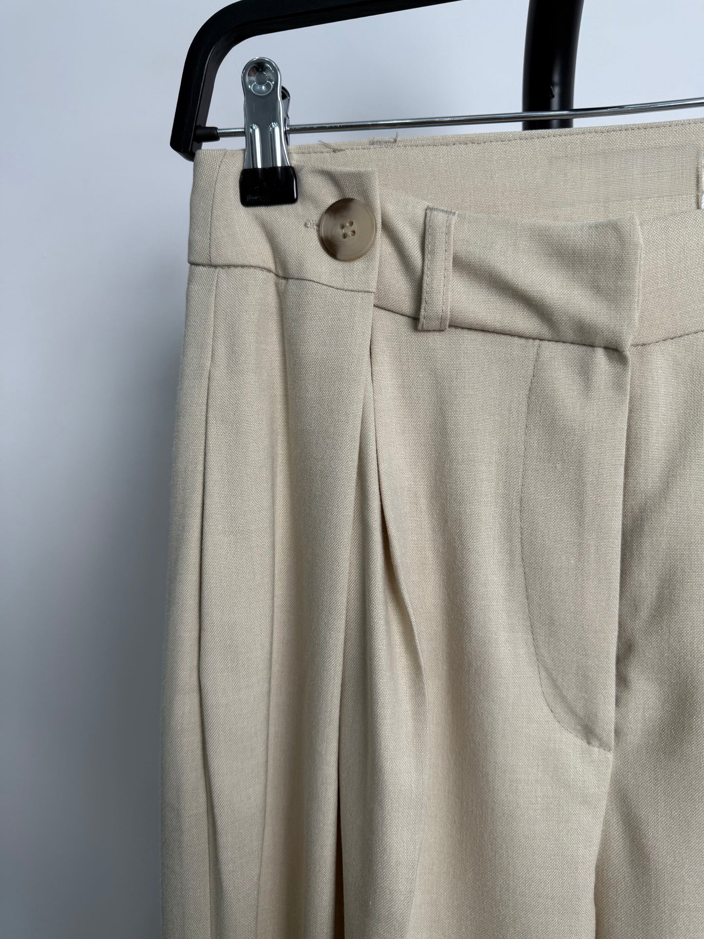 Taş Rengi Çift Pileli Marka Model Kumaş Pantolon
