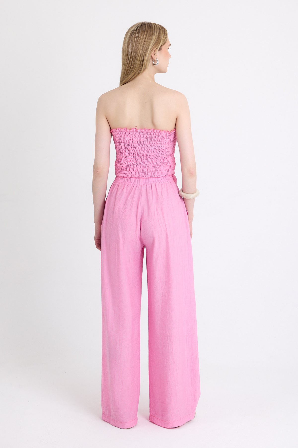 Pembe Büzgülü Straplez Bluz ve Bol Paça Pantolon Takım